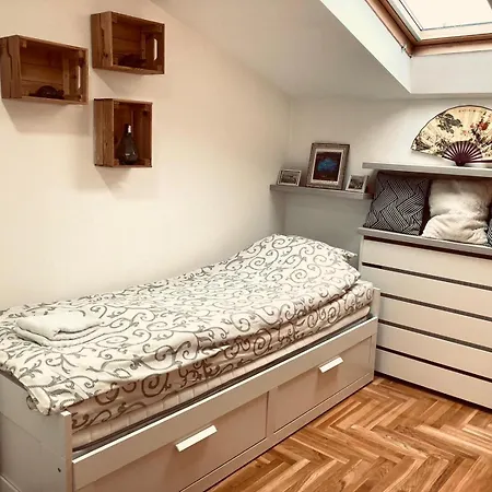 Stacy Apartment *